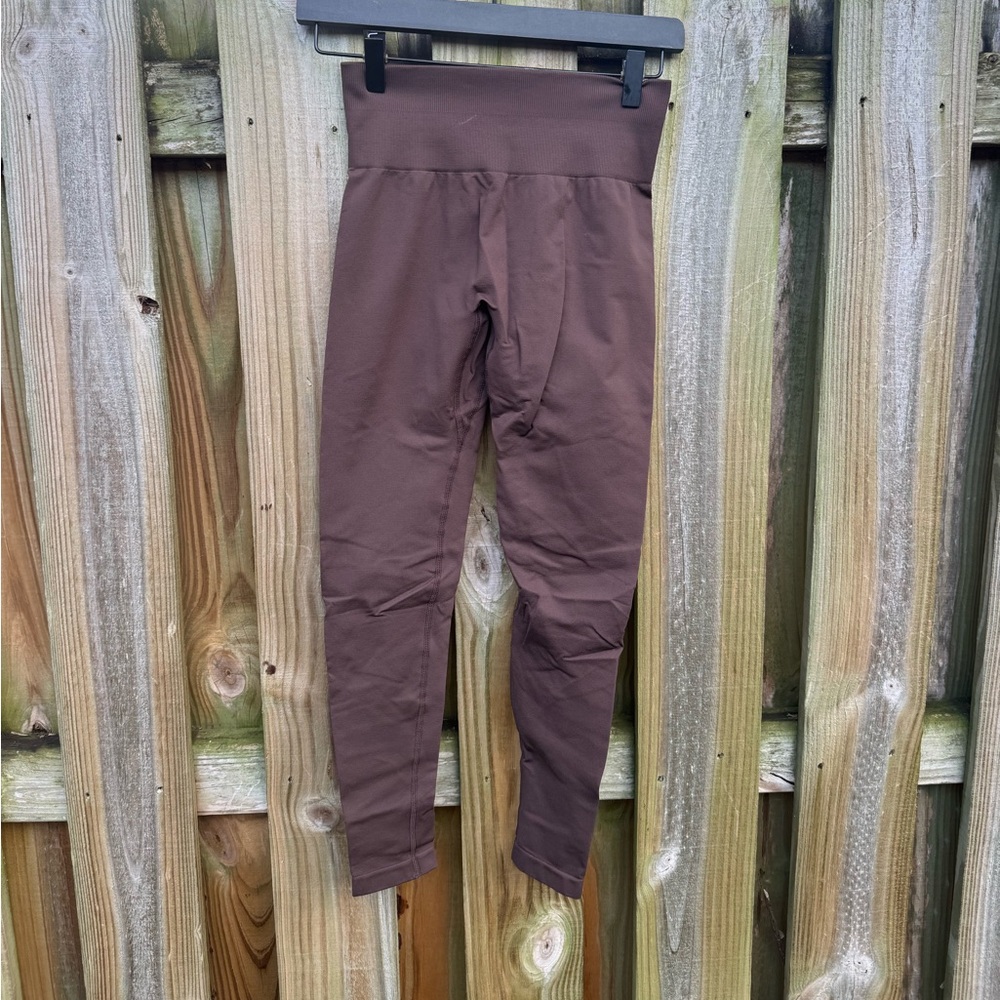 NWOT Aurola Brown Butt Scrunch Leggings